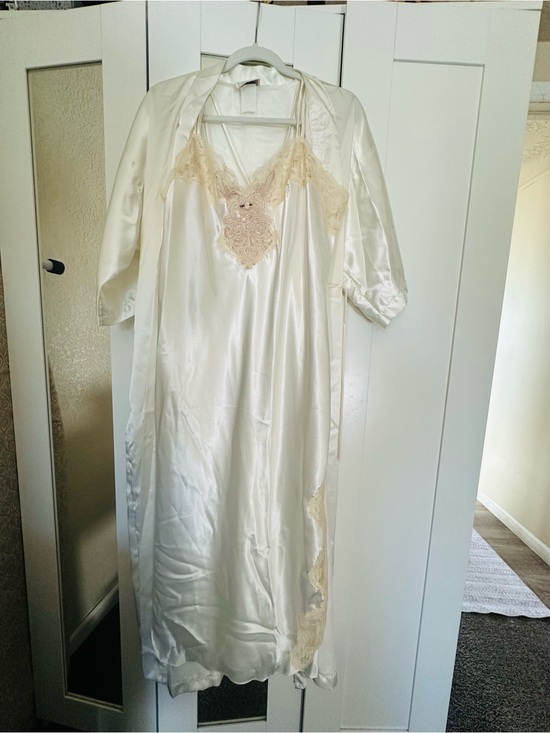 by California dynasty Other - Vintage. Beautiful 3-piece bridal nightgown set from the 90s.